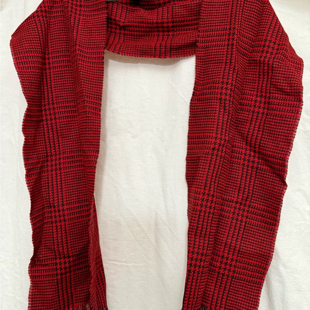Red Black Houndstooth Plaid Scarf Fringe Soft Quite Lux Heritage Avant Garde EUC